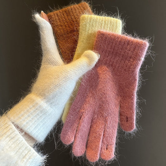 Fleece Winter Gloves with Windproof Design for Cold Weather Use